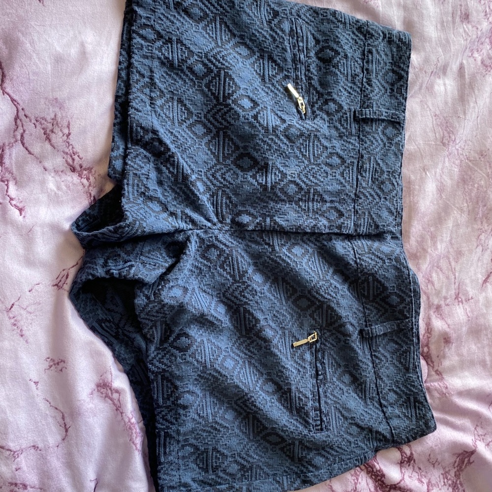 Ladies shorts sizes 10-12